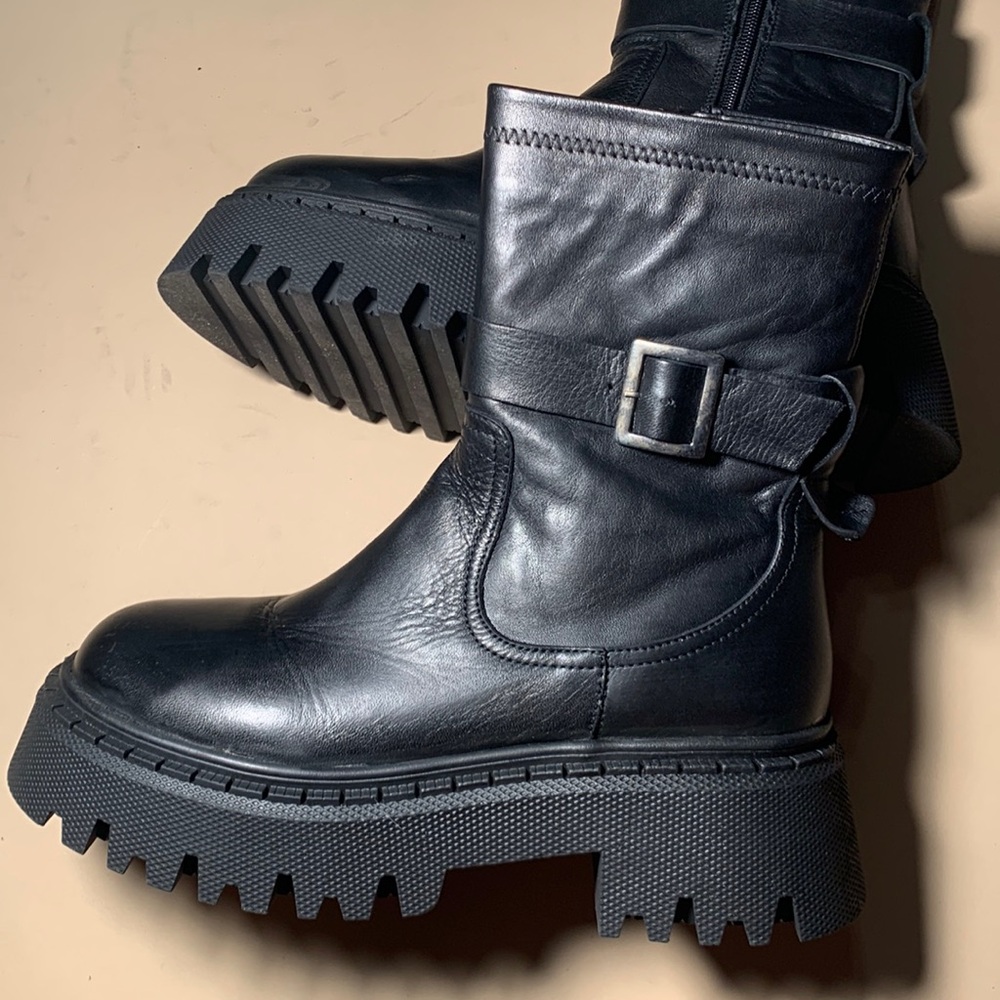 Steve Madden Everly Black Leather Boots with Zipper